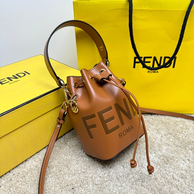 フェンディバッグ背面デザイン